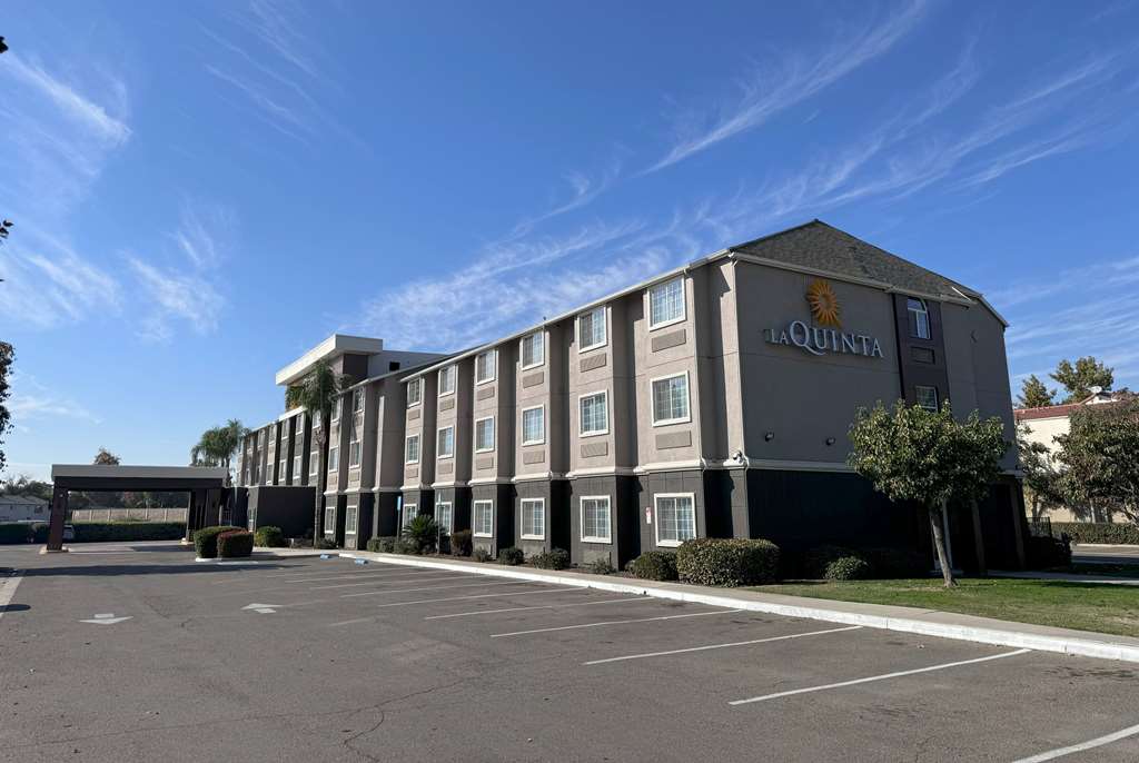 La Quinta Inn & Suites by Wyndham Tulare - photo 5