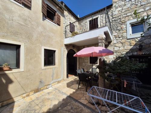 Stone house Pietro — 4-Star Luxury Hotel in Pakostane, Croatia
