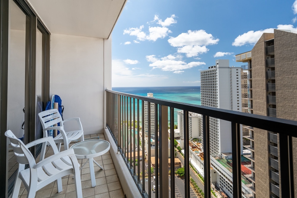 Standard Ocean View Condo 35th floor views Free parking & Wifi by Koko Resort Vacation Rentals Honolulu - photo 25