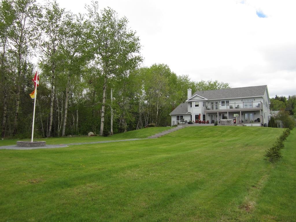 Casa Breeze B & B — 5-Star Luxury Hotel in Fredericton, Canada