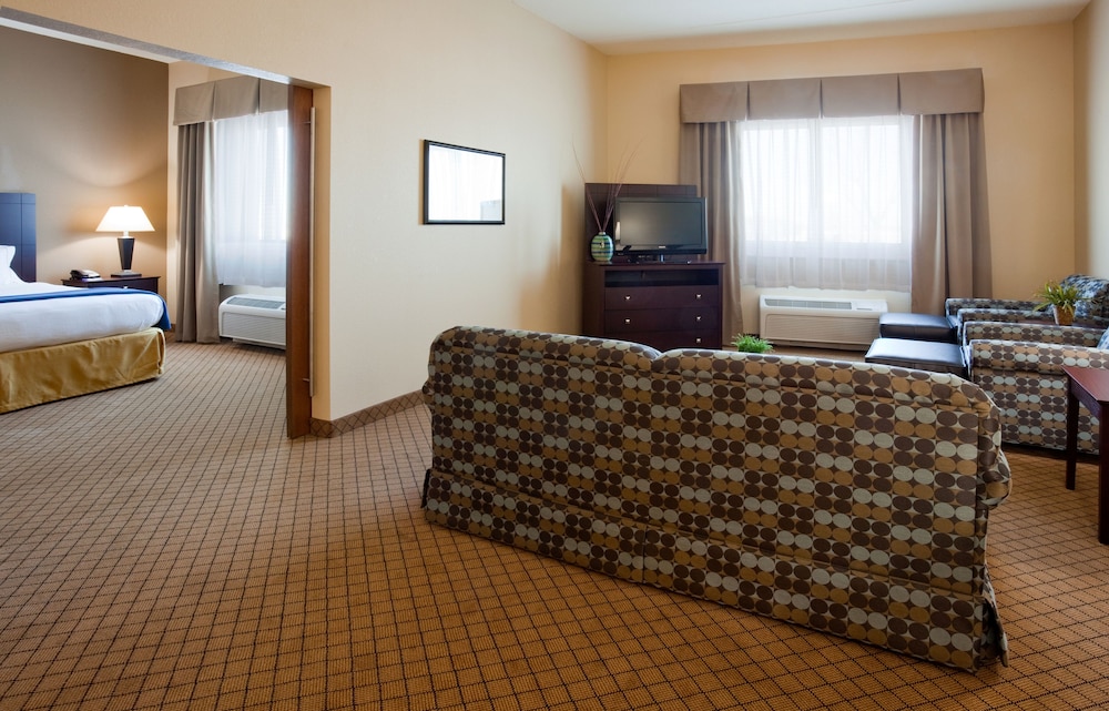 Holiday Inn Express Hotel and Suites Mankato East by IHG - photo 26