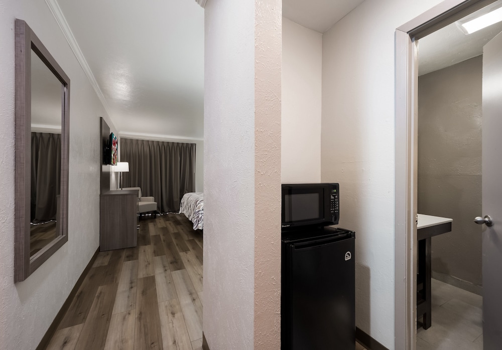 Red Roof Inn Madisonville - photo 10