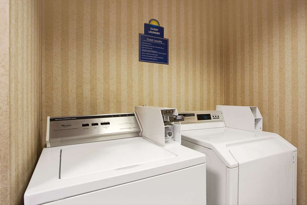 Days Inn & Suites by Wyndham Ridgeland - photo 18