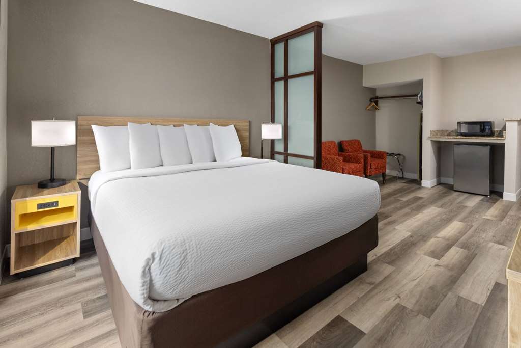 Days Inn by Wyndham Jackson Downtown - photo 15