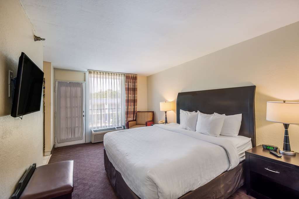 Clarion Inn & Suites Central Clearwater Beach - photo 32