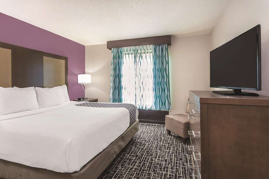 La Quinta Inn & Suites by Wyndham Covington - photo 17