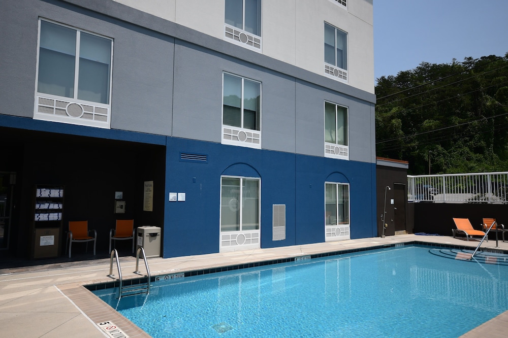 Holiday Inn Express & Suites Caryville by IHG - photo 11