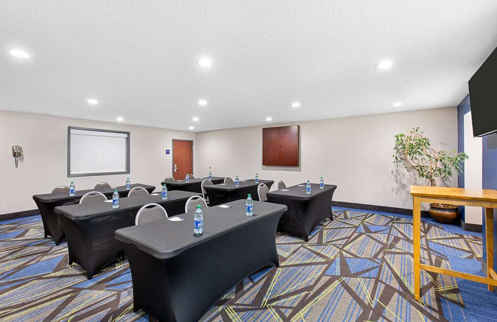 Microtel Inn and Suites by Wyndham Columbus North - photo 28