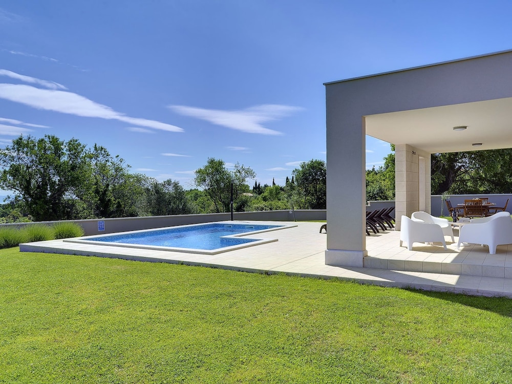 Villa Histria — 4-Star Luxury Hotel in Marcana, Croatia
