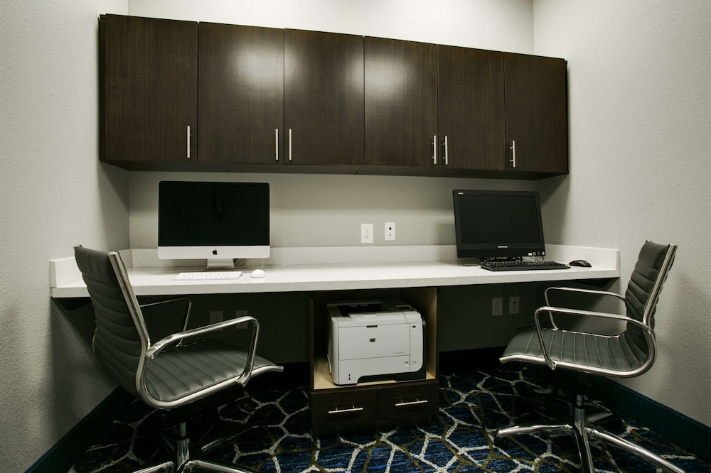 Hampton Inn & Suites Dallas Ft. Worth Airport South - photo 54
