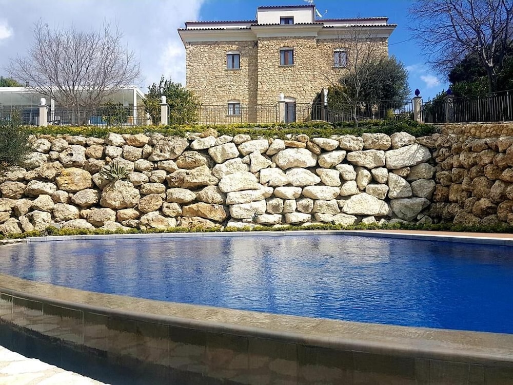 Hotel Villa Flora Relais — Caltanissetta
