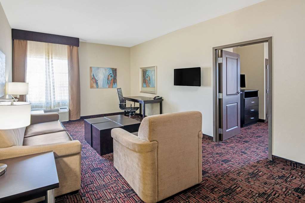 La Quinta Inn & Suites by Wyndham Elk City - photo 13