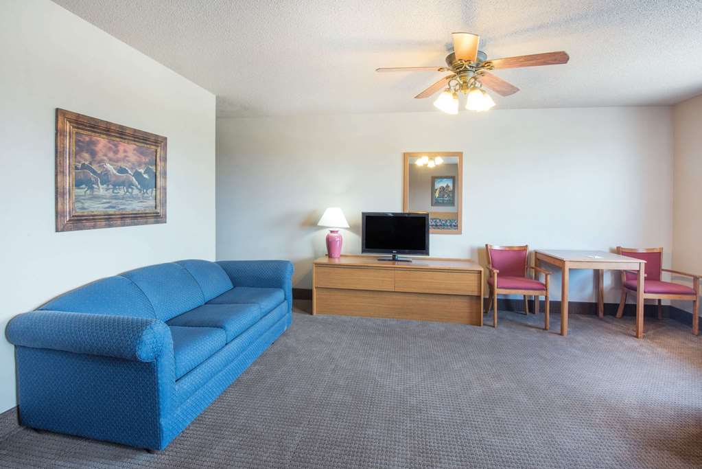 Super 8 by Wyndham Abilene KS - photo 13