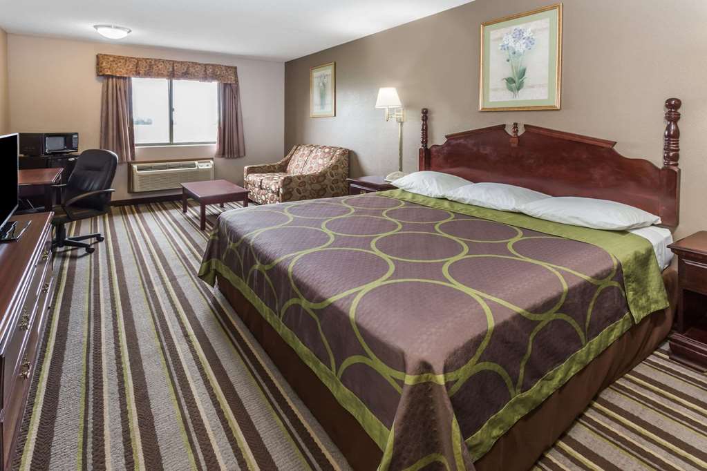 Super 8 by Wyndham Yorkville - photo 10