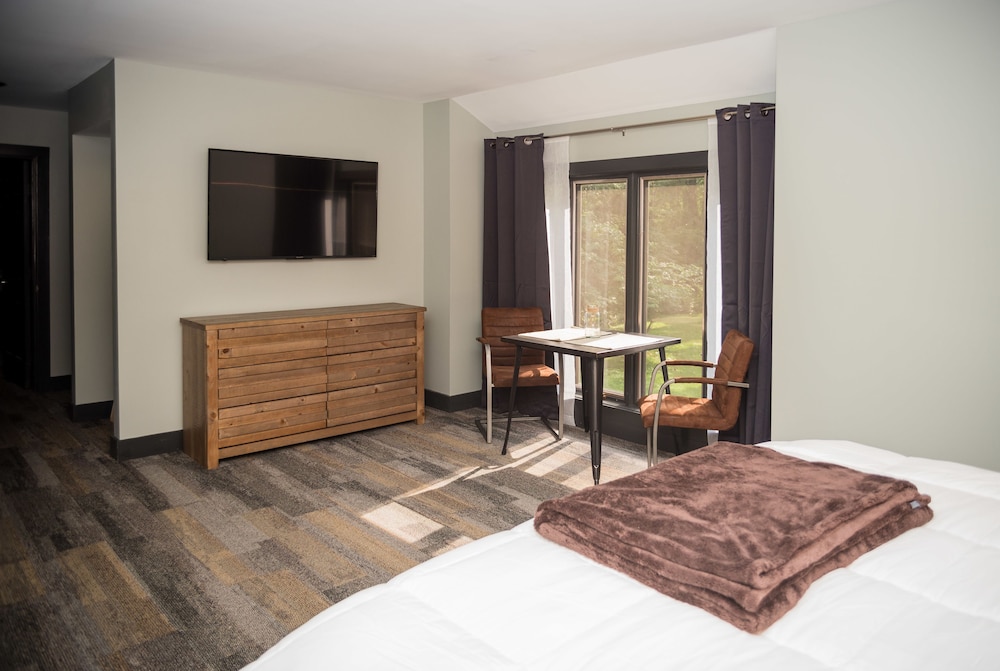 The Brewery Lodge Hotel - photo 3