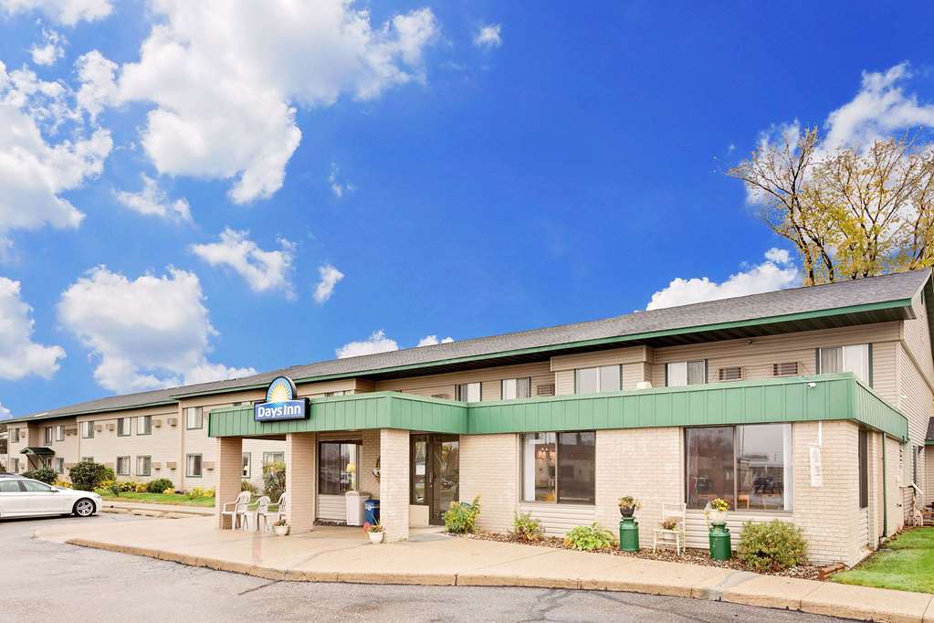Days Inn by Wyndham Winona - photo 2
