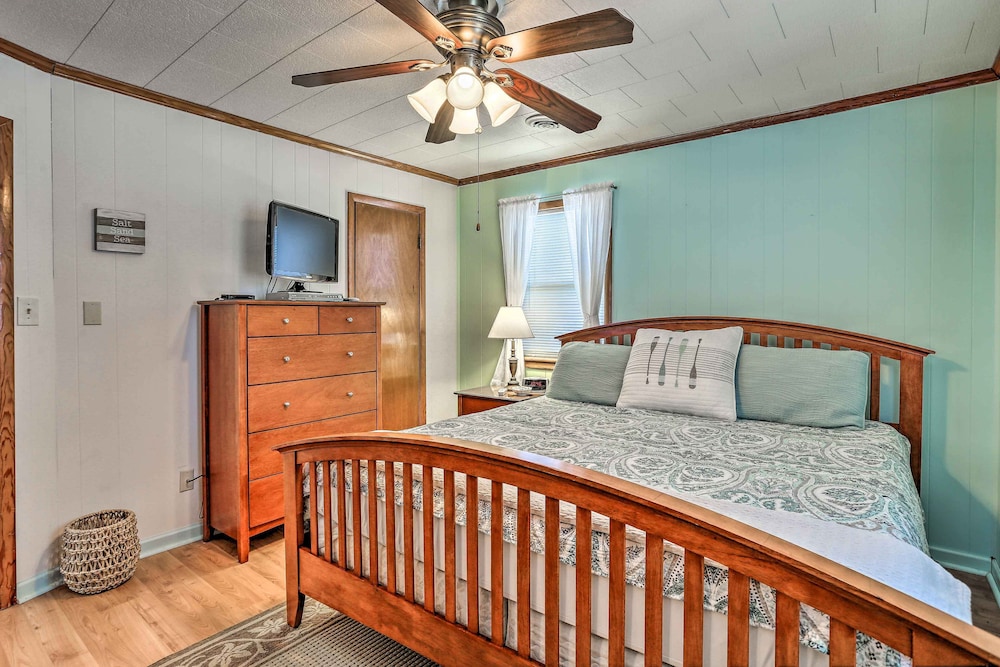 Nags Head Cottage Screened Porch Walk to Beach - photo 12