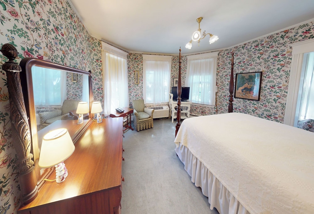 The Red Lion Inn - photo 43