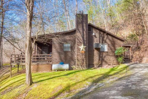 Bear Den Hot Tub 1089 of FREE Attraction tickets for each paid day Dollywood and More - featured photo