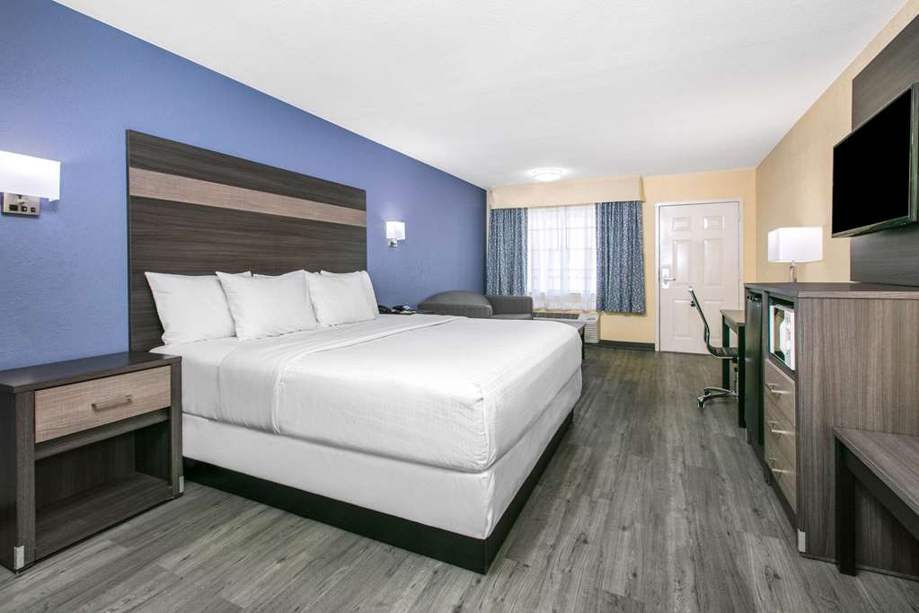 Days Inn by Wyndham Waco Near Downtown University - photo 23