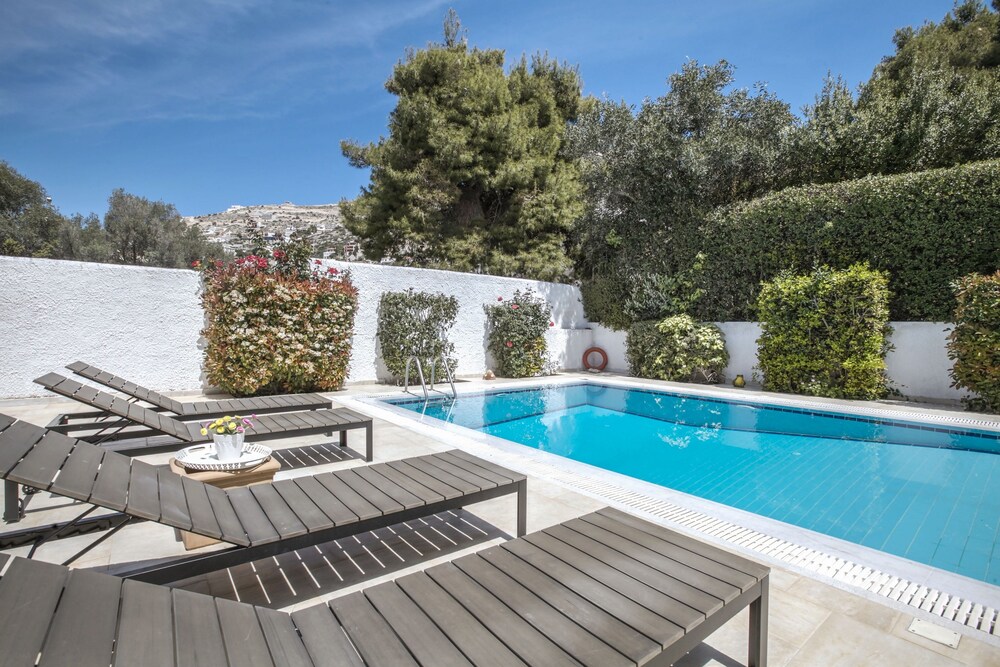 Villa Noa — 4-Star Luxury Hotel in Anavyssos, Greece