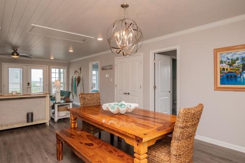 Mermaid Manor by Oak Island Accommodations - photo 14