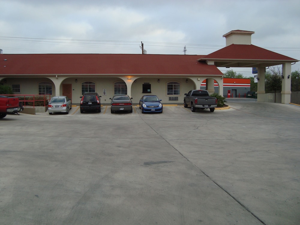Winnquest Inn Near Ft. Sam Houston - photo 39