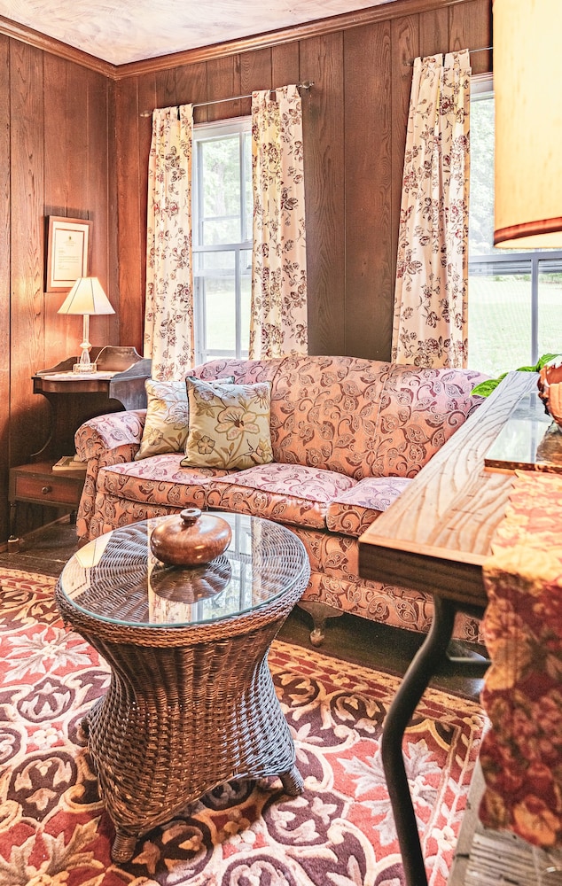 Black Mountain Inn - photo 2