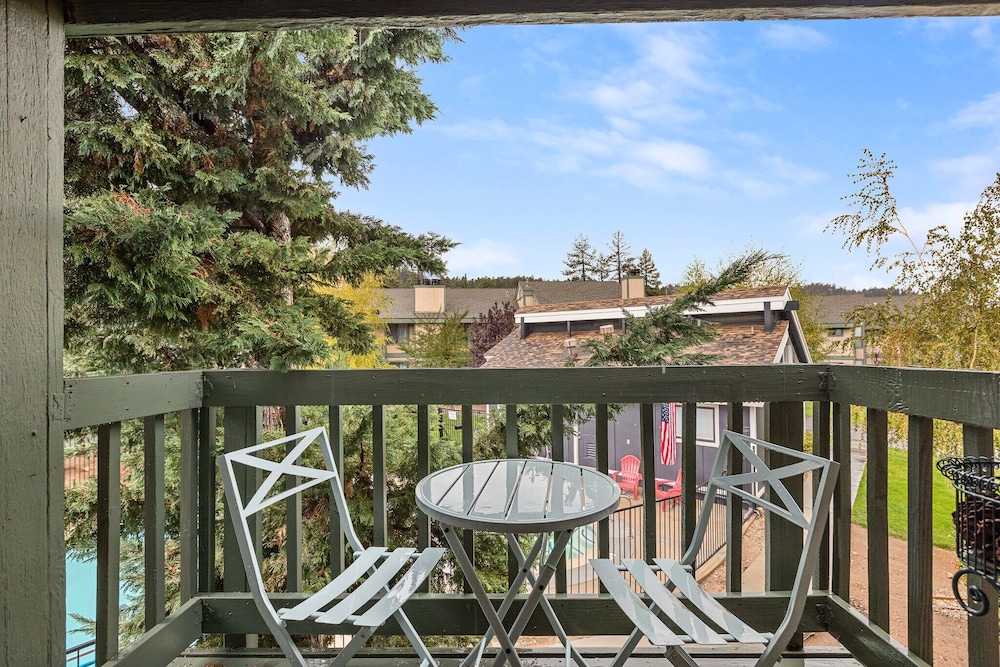 Boulder Creek — 4-Star Luxury Hotel in Big Bear Lake, United States