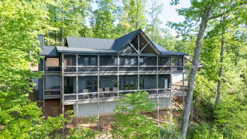 Happy Hour Heights Only 5 minutes to Downtown in Blue Ridge, United States