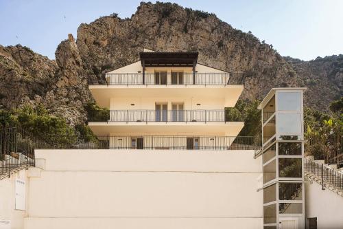 Capo Zafferano Apartments — 4-Star Luxury Hotel in Santa Flavia, Italy