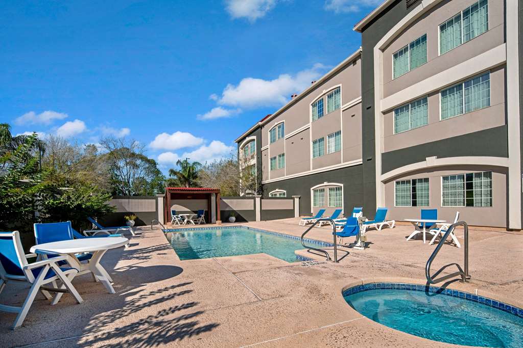 La Quinta Inn & Suites by Wyndham Brownsville North - photo 16