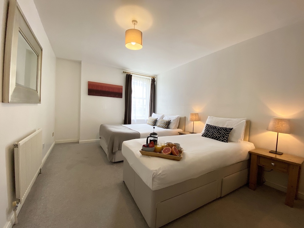 Apartment Next to Victoria Station — 4-Star Luxury Hotel in London, United Kingdom