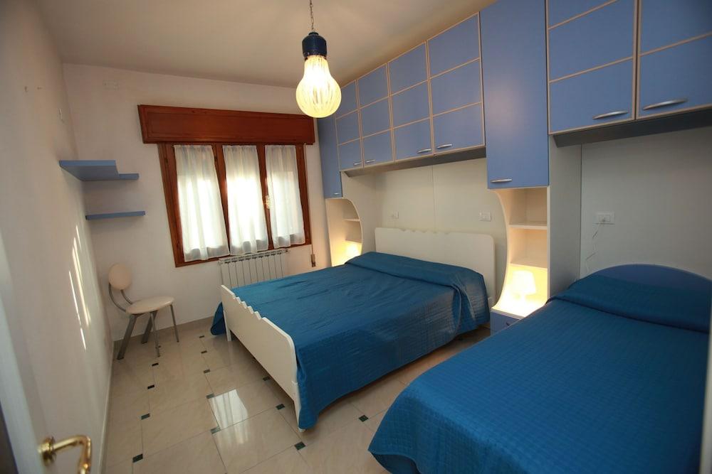 Cozy villa with garden near the sea — 4-Star Luxury Hotel in Rosolina, Italy