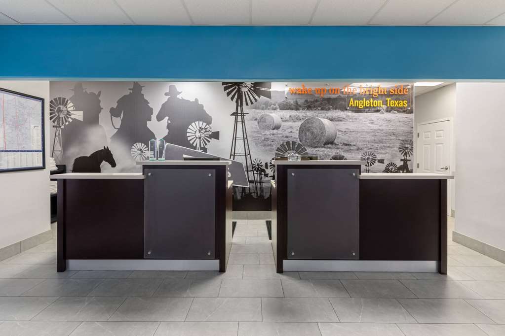 La Quinta Inn & Suites by Wyndham Angleton - photo 8
