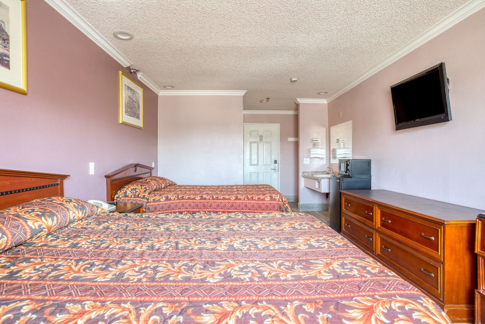 Heritage Inn And Suites - photo 13
