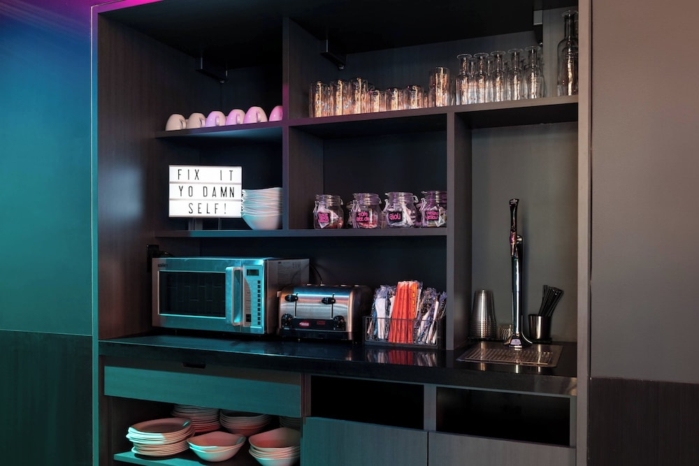 Moxy Portland Downtown - photo 27