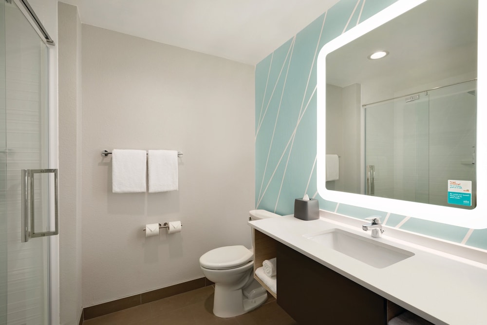avid hotel Cedar Rapids South Arpt Area by IHG - photo 23