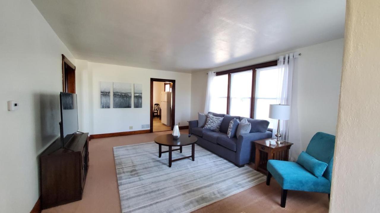 Fully Furnished 2 Bed 1 Bath Downtown Appleton — Appleton — photo 2