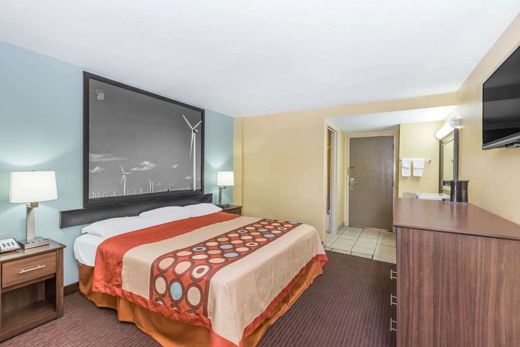 Super 8 by Wyndham Wichita Airport - photo 17
