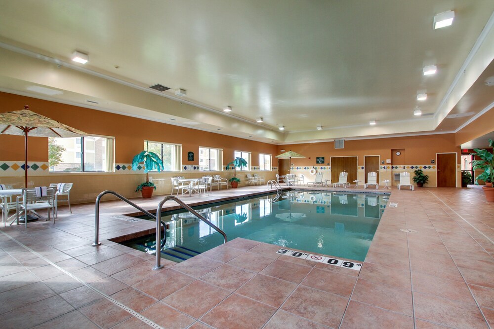 Holiday Inn Express Milwaukee North Brown Deer Mequon by IHG - photo 20