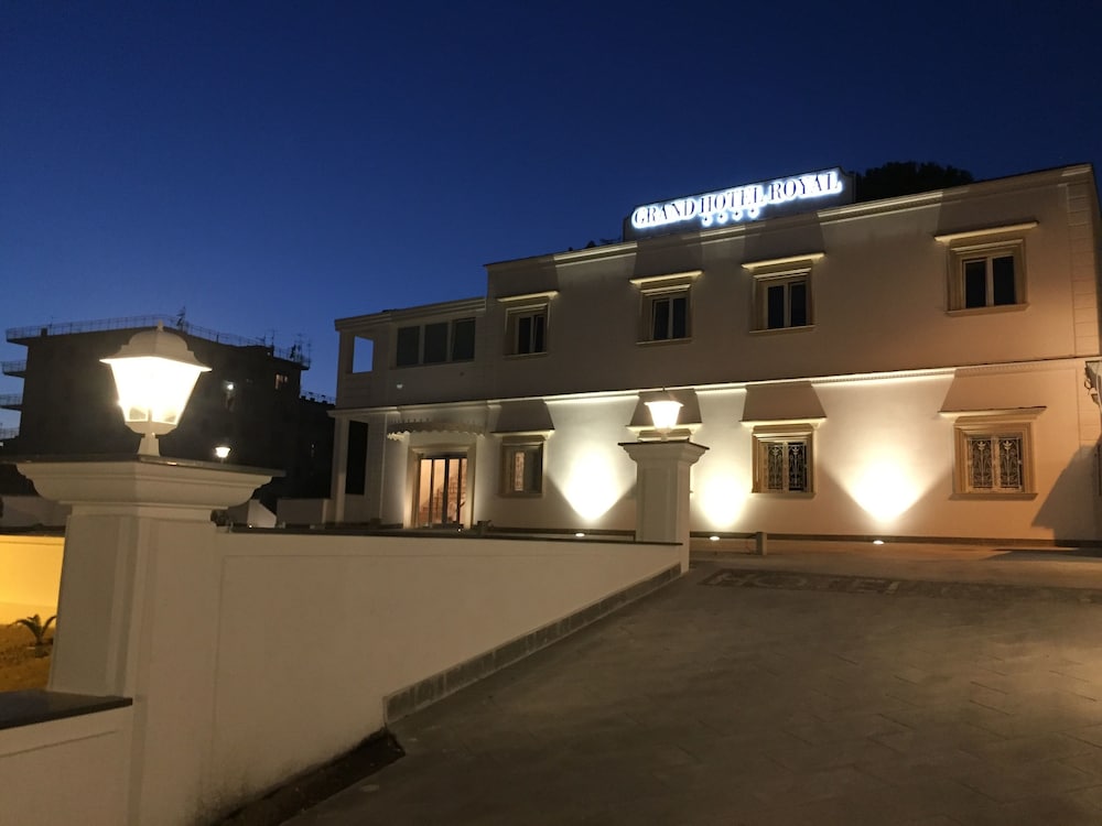 Grand Hotel Royal — 4-Star Luxury Hotel in Pompei, Italy