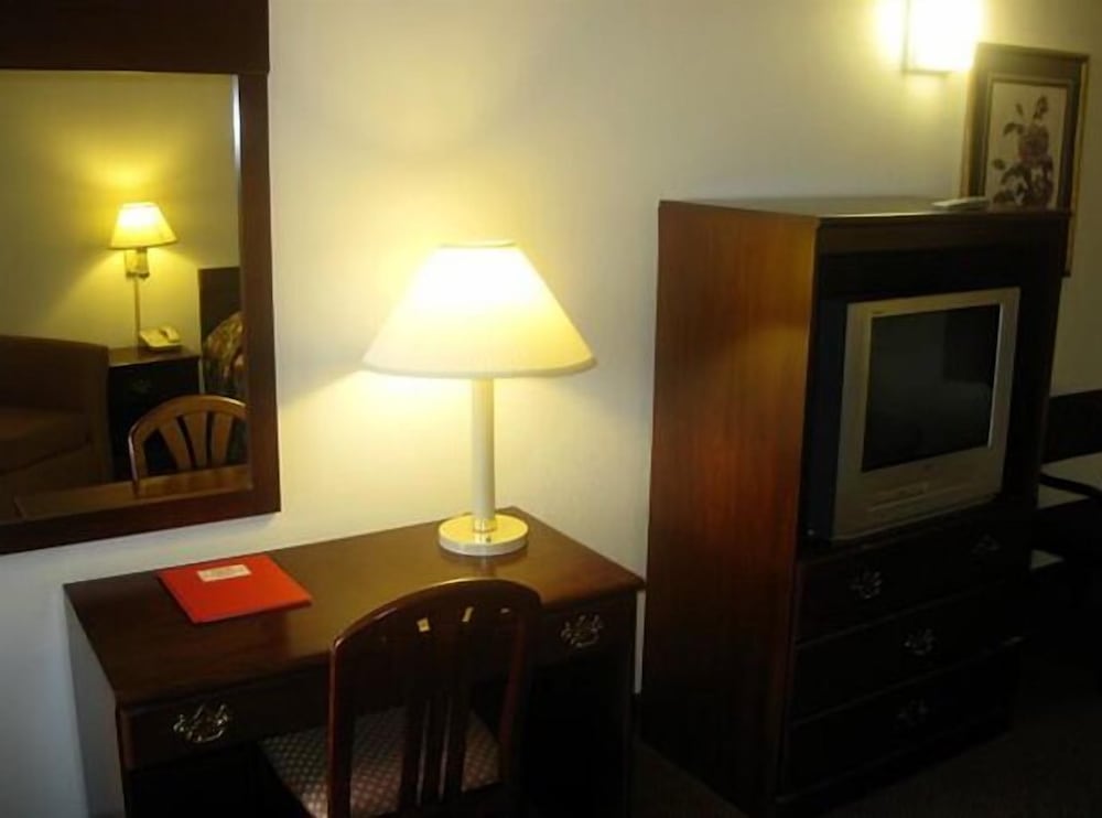 Red Carpet Inn Chambersburg - photo 7