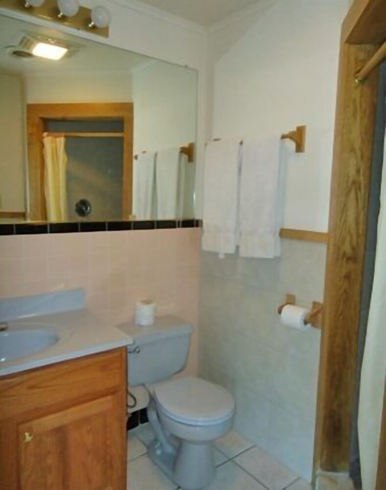 Adirondack Inn - photo 16