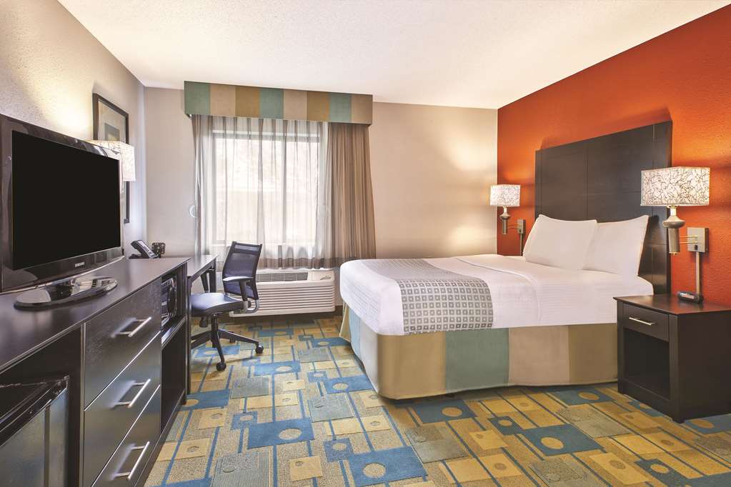 La Quinta Inn by Wyndham Toledo Perrysburg - photo 21