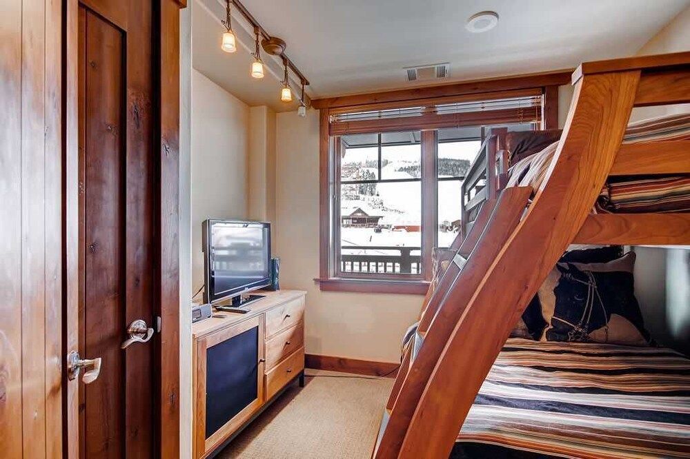 One Ski Hill Place 8413 Ski In Ski Out by RedAwning — 4-Star Luxury Hotel in Breckenridge, United States