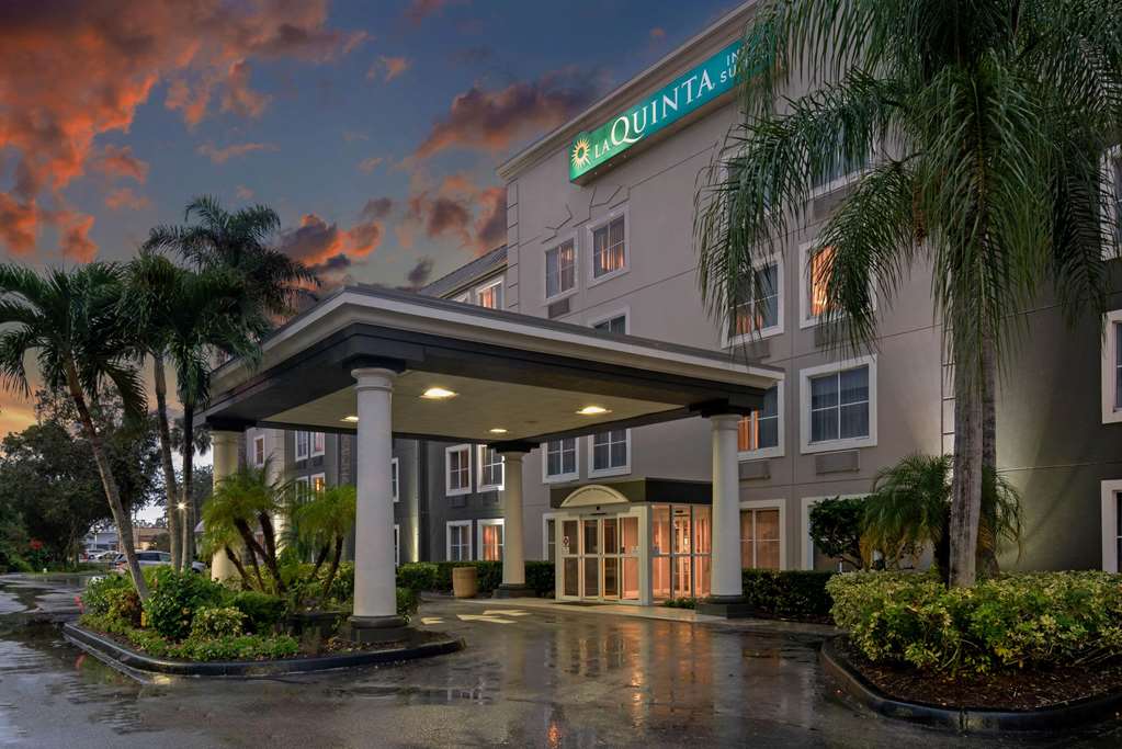 La Quinta Inn & Suites by Wyndham Naples East - photo 5