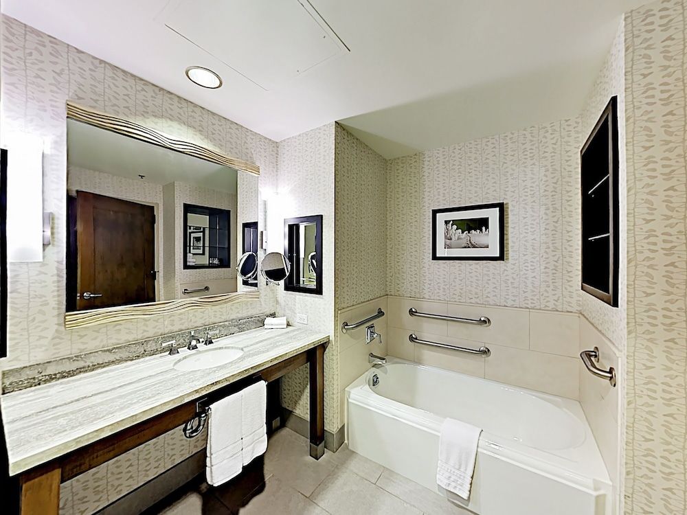 Riverfront Studio W Pool Studio Bedroom Hotel Room - photo 7