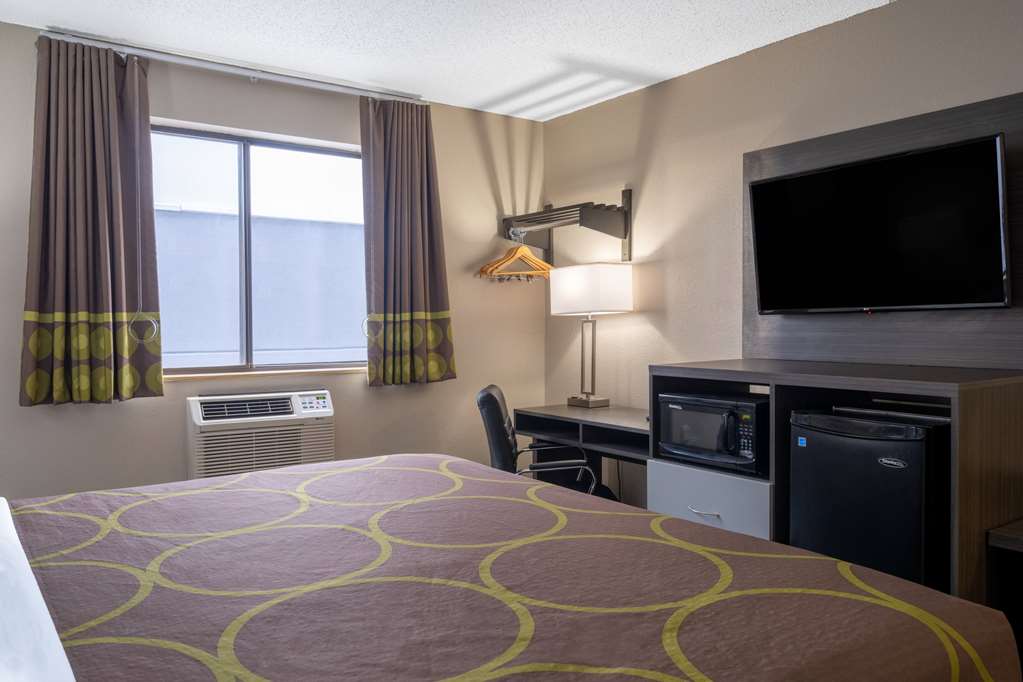 Super 8 by Wyndham Merrillville - photo 25