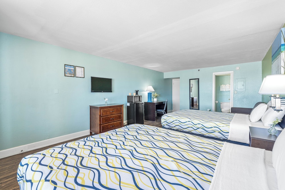 Boardwalk Beach Hotel - photo 31